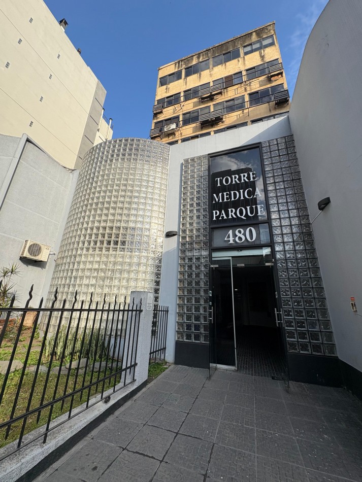 VENTA! CONSULTORIO EN "TORRE MEDICA PARQUE" - BALCARCE 480 B° NORTE SMT