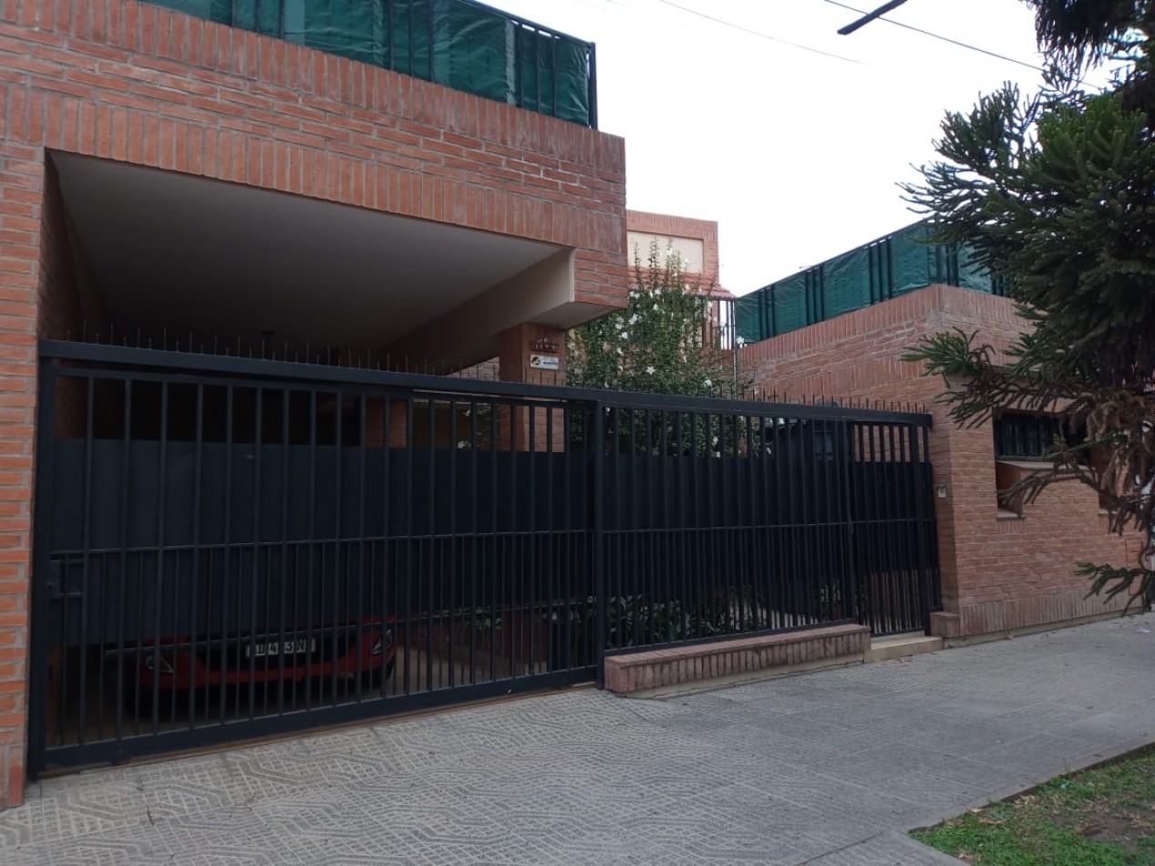 CASA EN EXC. ESTADO SOBRE AV. ROCA 1100 - OPORTUNIDAD!