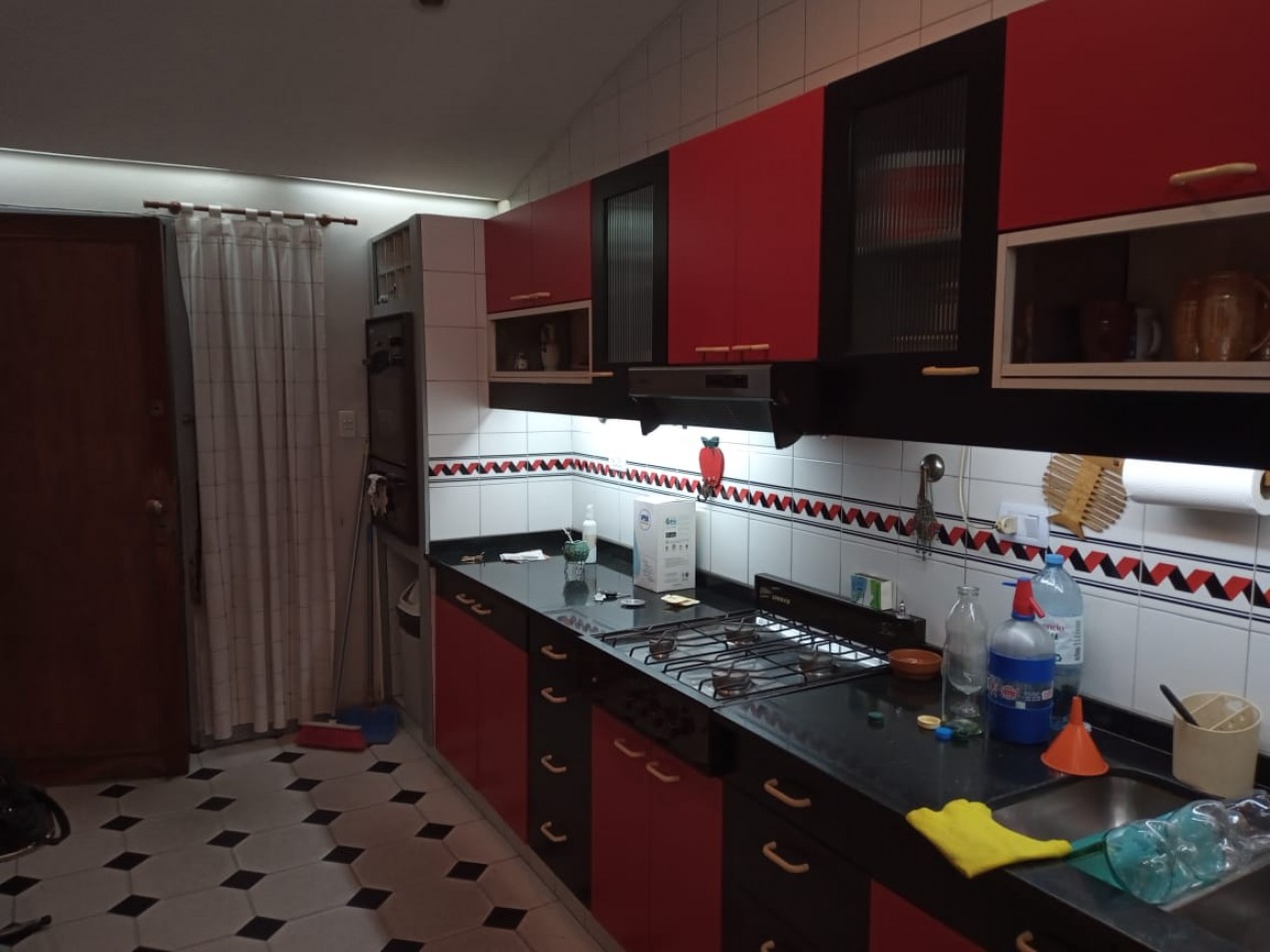 CASA EN EXC. ESTADO SOBRE AV. ROCA 1100 - OPORTUNIDAD!