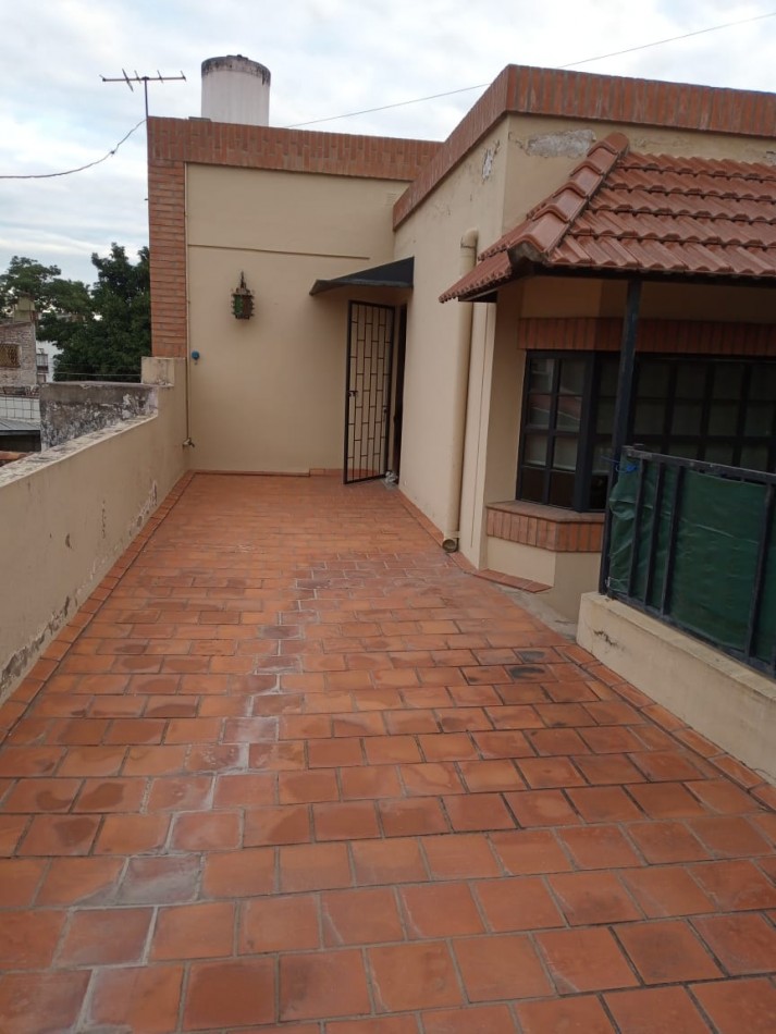 CASA EN EXC. ESTADO SOBRE AV. ROCA 1100 - OPORTUNIDAD!