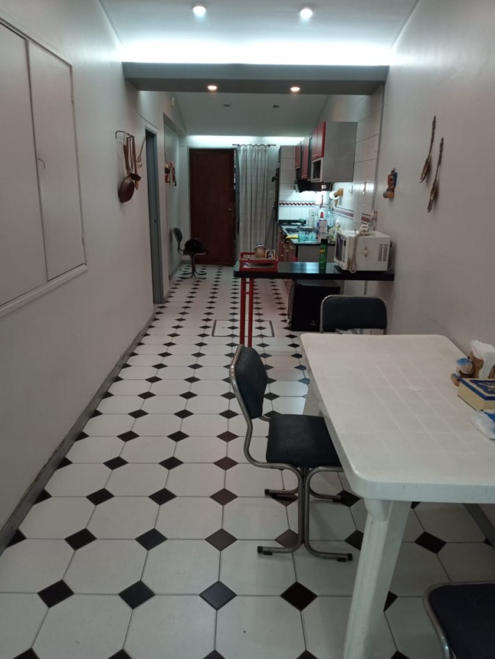 CASA EN EXC. ESTADO SOBRE AV. ROCA 1100 - OPORTUNIDAD!