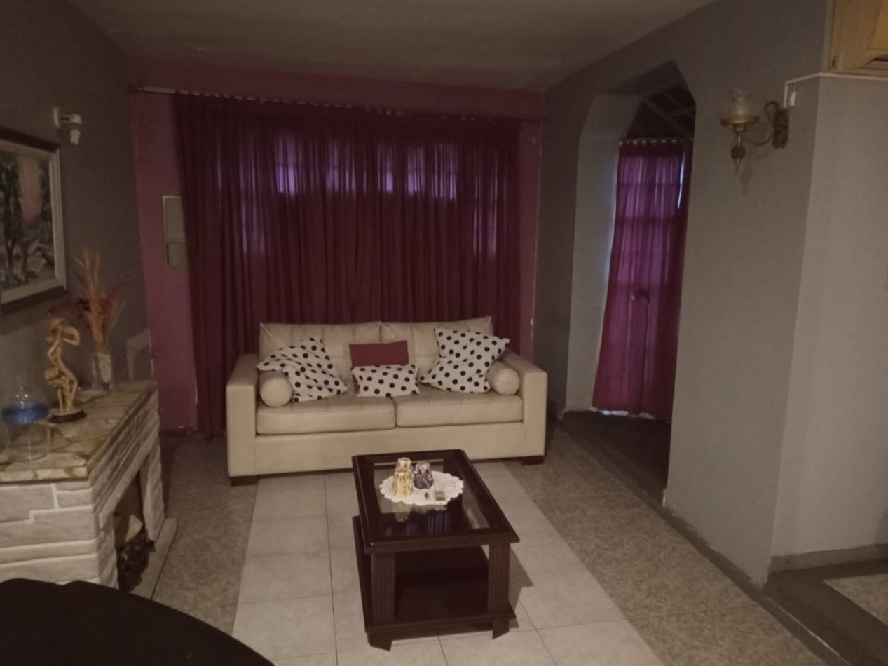 CASA EN EXC. ESTADO SOBRE AV. ROCA 1100 - OPORTUNIDAD!