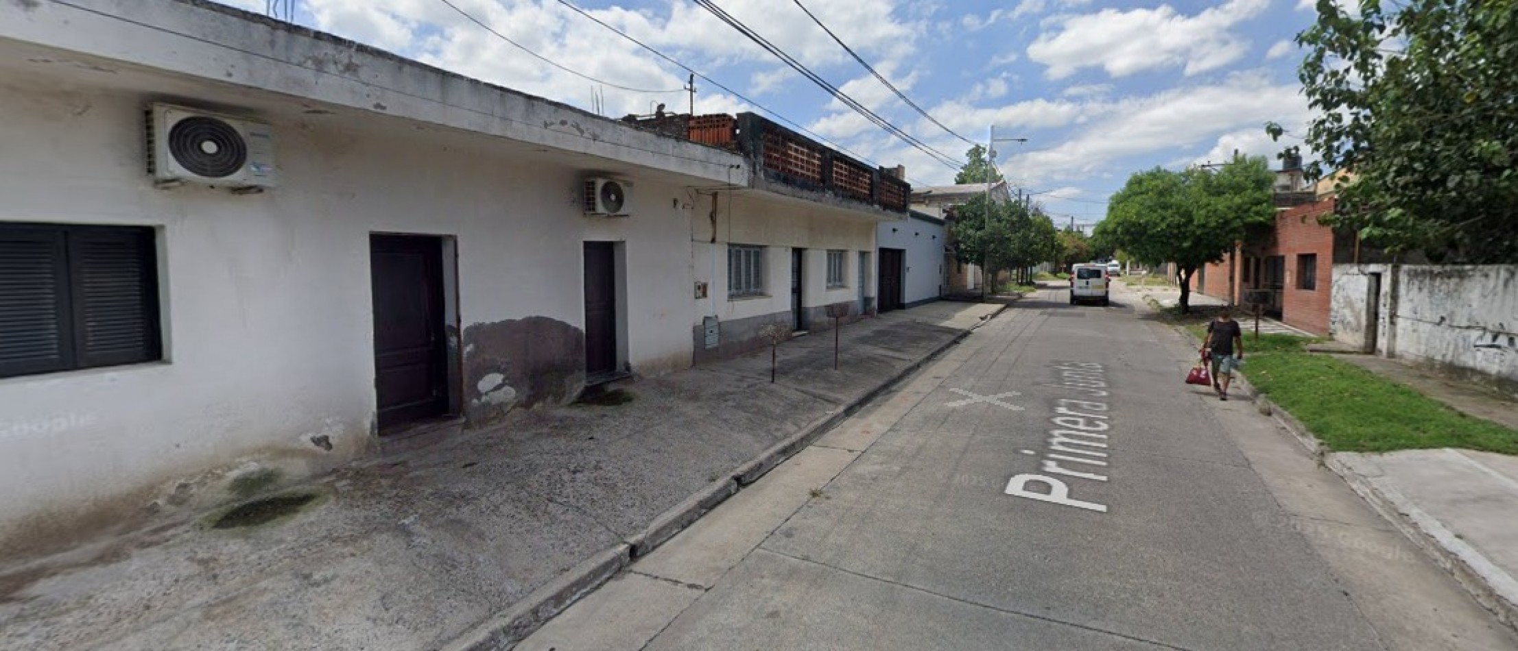 VIVIENDA VILLA ALEM - PJE PRIMERA JUNTA 1100 (A dos cuadras Av. Roca al 1000)