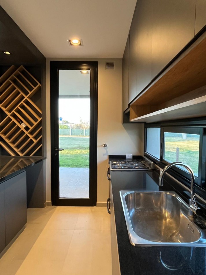 CASA A ESTRENAR - COUNTRY VIENTO SUR