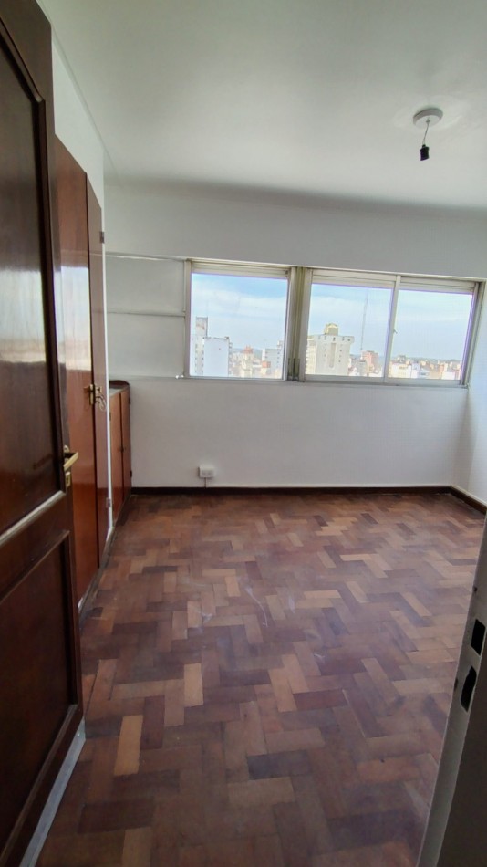 DEPARTAMENTO 4 DORMITORIOS, Sobre calle 24 de Septiembre 675, en edificio TORRE AVENIDA