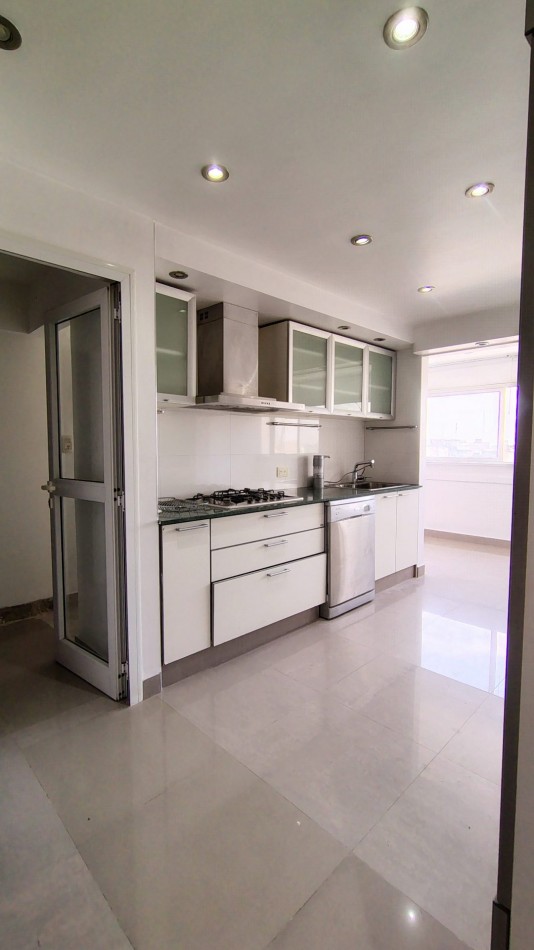 DEPARTAMENTO 4 DORMITORIOS, Sobre calle 24 de Septiembre 675, en edificio TORRE AVENIDA